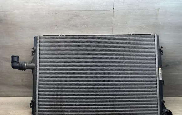 Volkswagen PASSAT B7 Coolant radiator 3AA121253