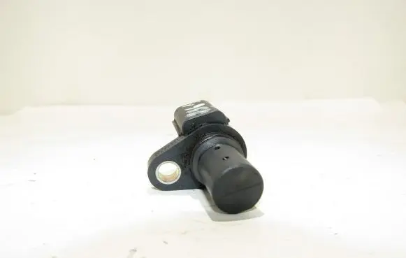 Mitsubishi Pajero Crankshaft position sensor MR985041