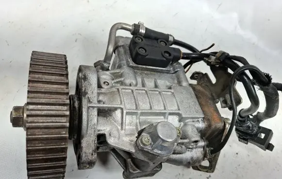Audi A6 S6 C5 4B Fuel injection high pressure pump 028130115A 0460404969 R6383BT4017