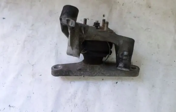Volvo C70 Engine mount bracket 30778782