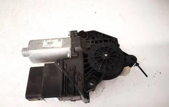 Volkswagen Golf VI Rear door window regulator motor 5K0959704D 922119134