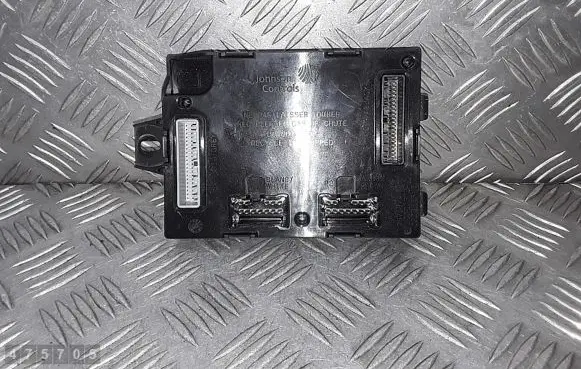 Renault Captur Engine control unit/module 284b18533r
