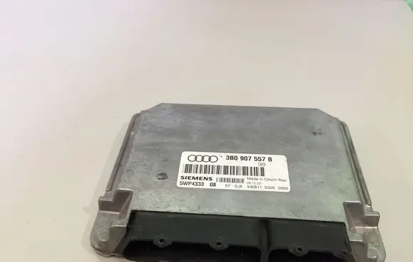 Audi A4 S4 B5 8D Engine control unit/module 3B0907557B 5WP433308