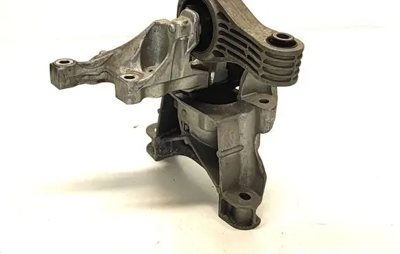Opel Vivaro Engine mount bracket 9816338580