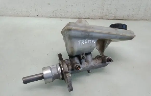 Renault Trafic II (X83) Master brake cylinder