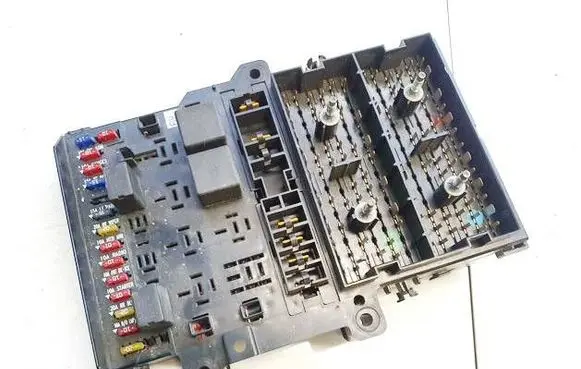 Dodge Grand Caravan Fuse box set p04707994ae 68832c