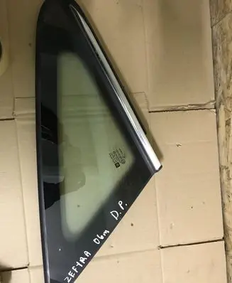 Opel Zafira B Front triangle window/glass 43R007951E000255