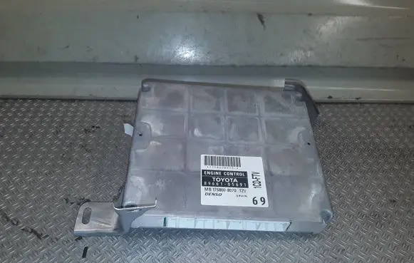 Toyota Avensis T250 Engine control unit/module 1758008070 8966105691 MB1758008070