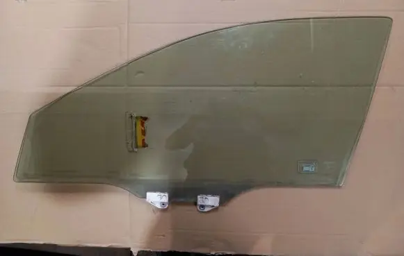 Honda Accord Front door window glass four-door 43R00035 M2H5AS2