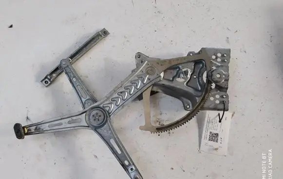 Front window lifting mechanism without motor