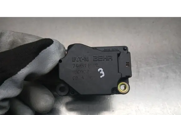 Volvo V70 Coolant heater control valve