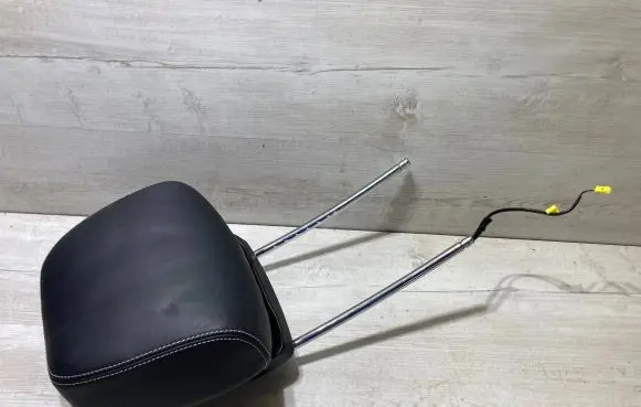 Mercedes-Benz CLS C218 X218 Front seat headrest 