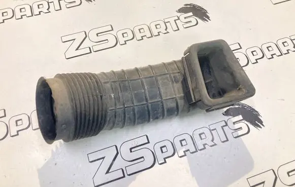 BMW 7 E32 Air intake duct part 1718994