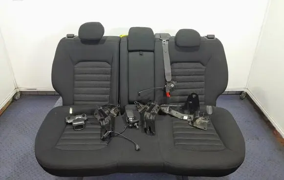 Ford Mondeo MK I Second row seats 