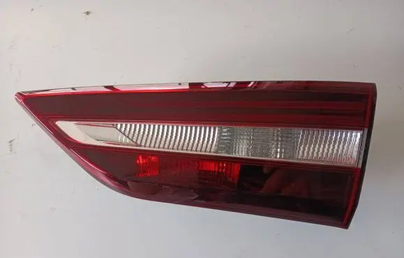 Opel Grandland X Tailgate rear/tail lights YP00016480 81670201