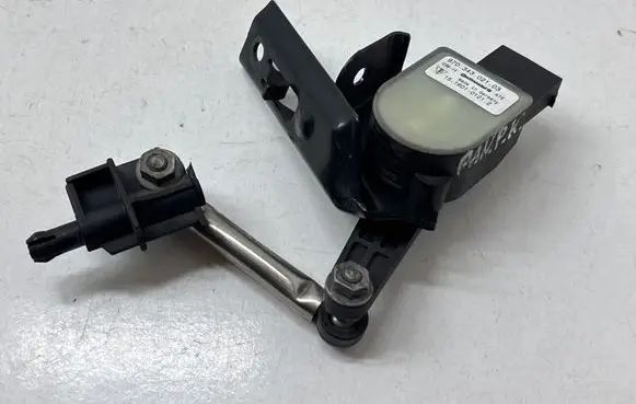 Headlight/headlamp level sensor