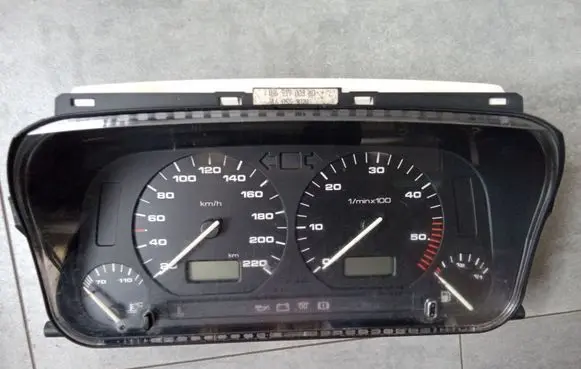 Volkswagen Golf III Speedometer (instrument cluster) 5411004600 5392324740 1H6919033BD
