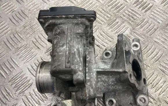 Toyota Yaris Throttle body valve 261000N030