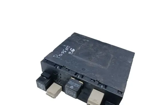 Volkswagen PASSAT B6 Fuse module 3C0937049E
