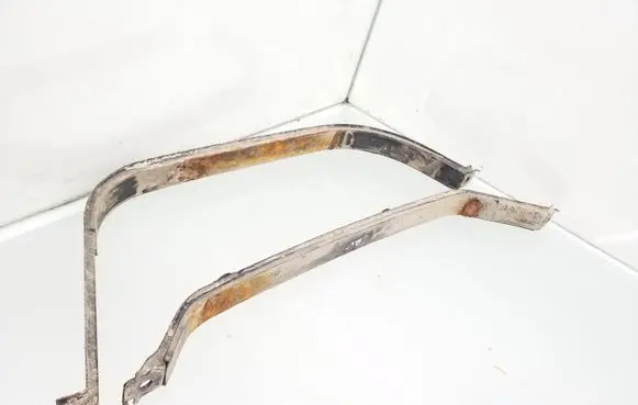 Honda CR-V Fuel tank mounting bracket 