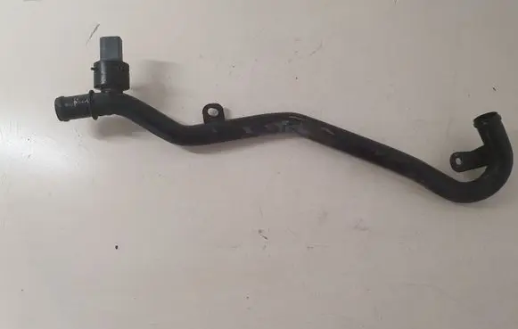 Volkswagen PASSAT B6 Engine coolant pipe/hose 5N0121070L