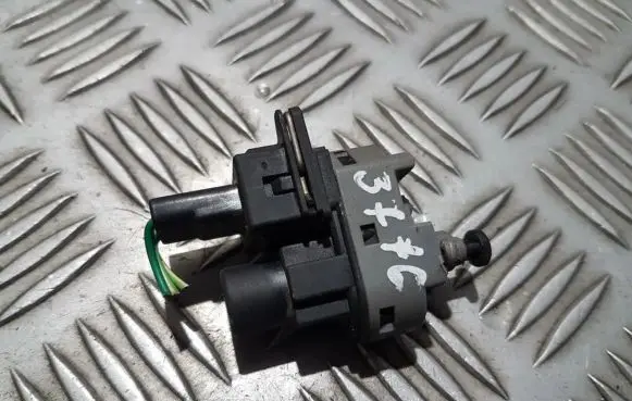 Ford Mondeo Mk III Reversing light switch sensor 1s7t13480aa 1s7t-13480-aa