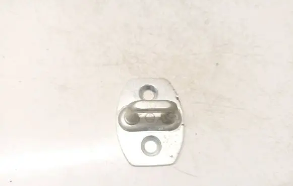 Toyota RAV 4 (XA30) Front door lock loop/hook striker 