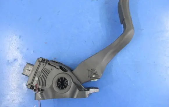 Peugeot 308 Accelerator throttle pedal 9681530380