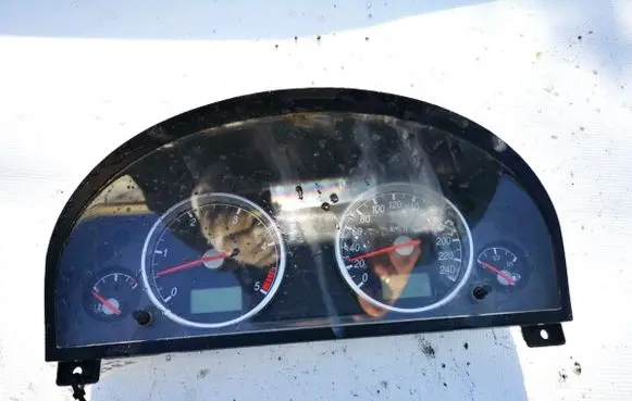 Ford Mondeo Mk III Speedometer (instrument cluster) 1s7f1084144zu187 1s7f-10841-44zu187