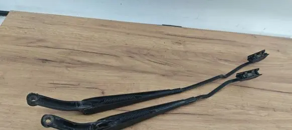 Volvo XC70 Front wiper blade arm 8624246