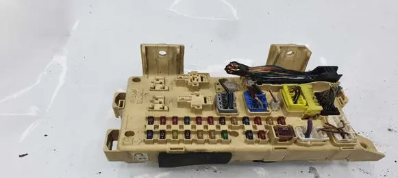 Toyota Avensis Verso Fuse module 8922144030