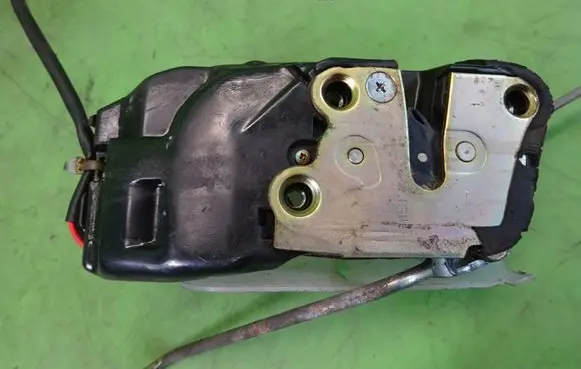 Toyota RAV 4 (XA10) Front door lock