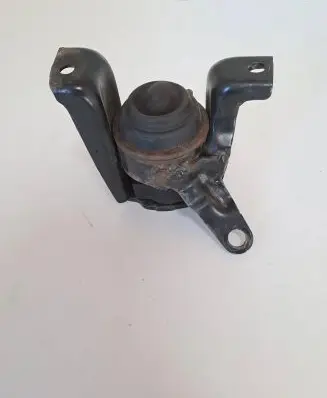 Toyota Avensis T250 Engine mount bracket 0609200