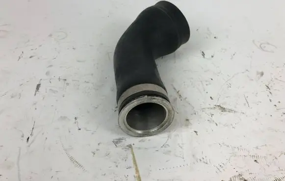 BMW X6 E71 Intercooler hose/pipe 7575407