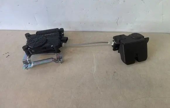 Tailgate/trunk/boot lock/catch/latch