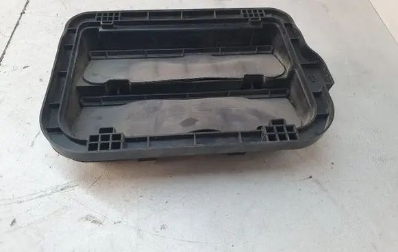 Honda CR-V Quarter panel pressure vent 75450TEAT010 75450TEAT01050