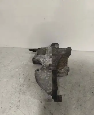 Volkswagen PASSAT B6 Generator/alternator bracket 03L903143D