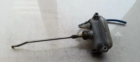 Volkswagen Golf III Central locking vacuum pump 1h9862159d