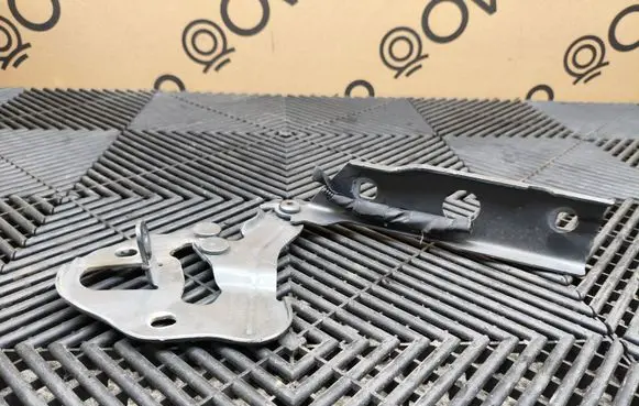 Audi Q7 4M Engine bonnet/hood hinges 4M0823301
