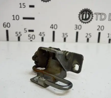 Volkswagen Golf VI Front door upper hinge 1K0831412N