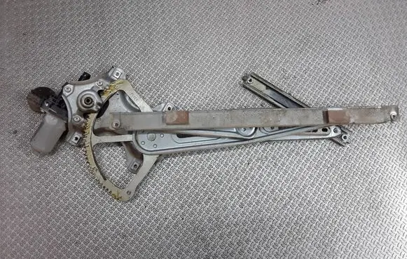 Toyota Auris 150 Front door window regulator with motor 857100D100