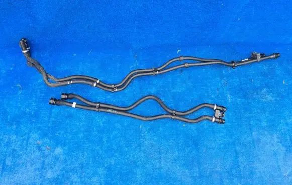 BMW 5 G60 G61 Engine coolant pipe/hose 9886638 8490266