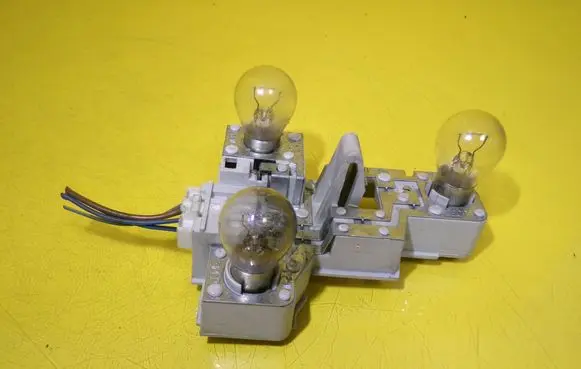BMW 3 E46 Tail light bulb cover holder 6928384