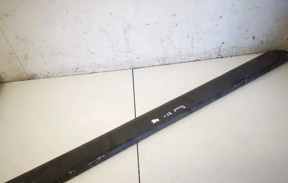 Volkswagen PASSAT B5 Front door trim (molding) 3B0854939B