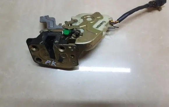 KIA Sorento Front door lock