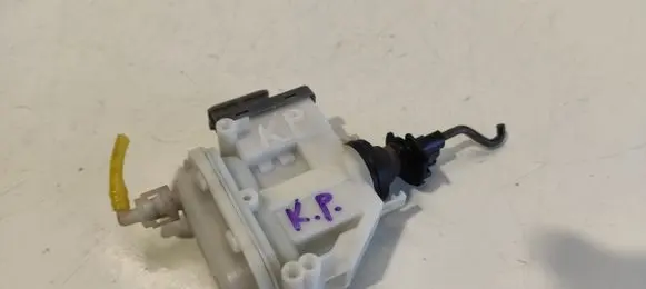 Volkswagen PASSAT B4 Central locking vacuum pump 