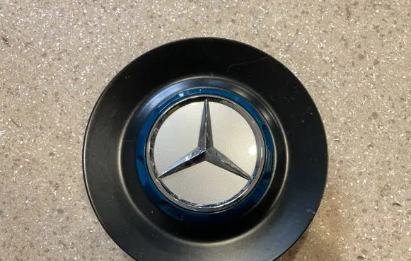 Mercedes-Benz C AMG W205 Original wheel cap A0004001100