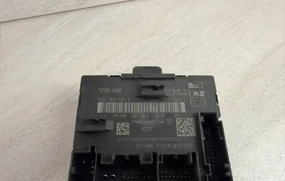 Volkswagen Touran III Door control unit/module 5Q0959593E