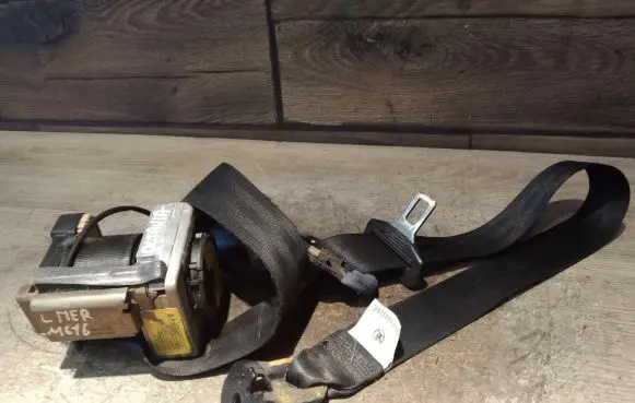 Skoda Octavia Mk1 (1U) Front seatbelt