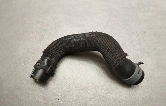 Cupra Formentor Engine coolant pipe/hose 5Q0121096K